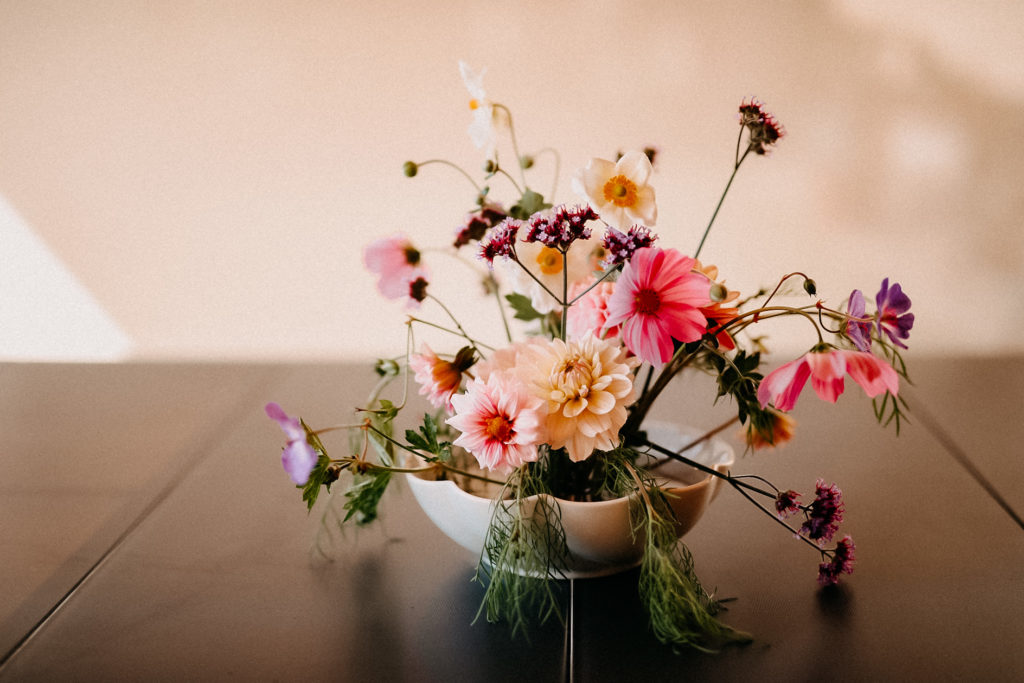 DIY Flower arrangement with Dahlias, Cosmos and Verbena