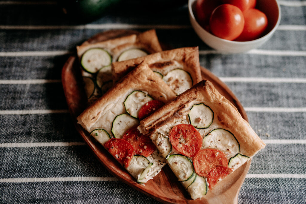 Zucchini-Tomaten-Tarte mit Blätterteig, schnelles Zucchinirezept, Zucchinitarte